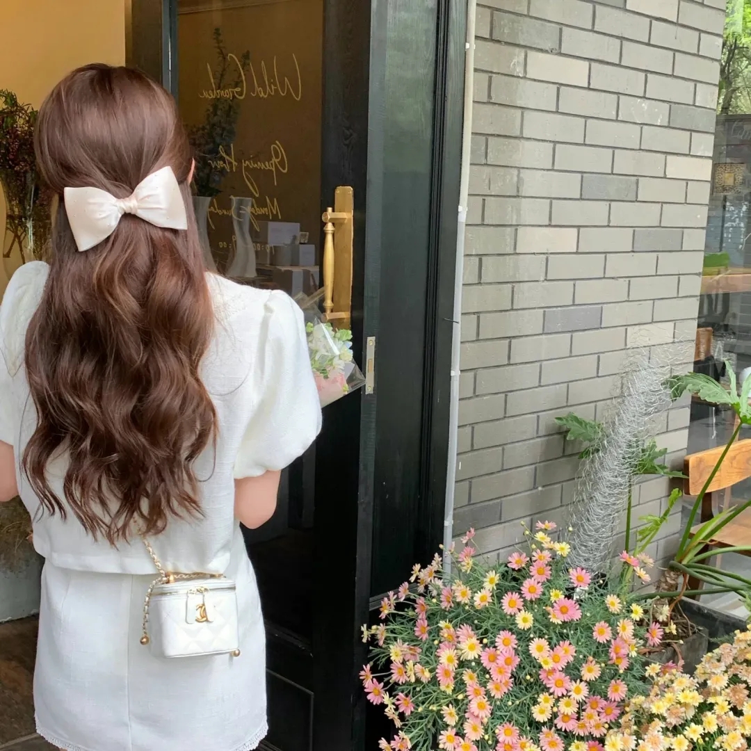 梧桐深院锁清秋